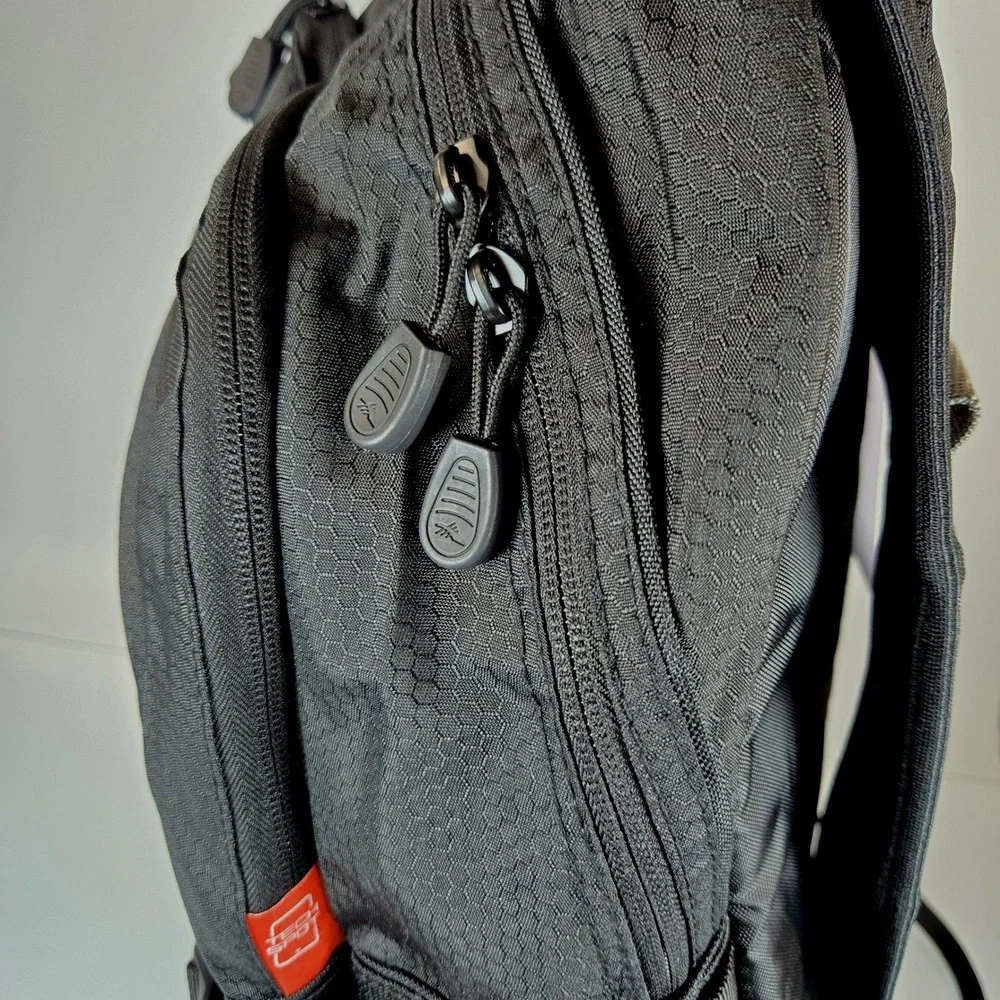 New High Sierra Loop Backpack Black 33L Laptop Tablet Sleeve Travel Bag NWT